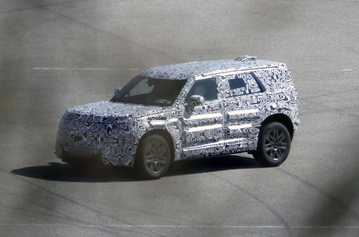 Land Rover Defender Sport prototype   .jpg590