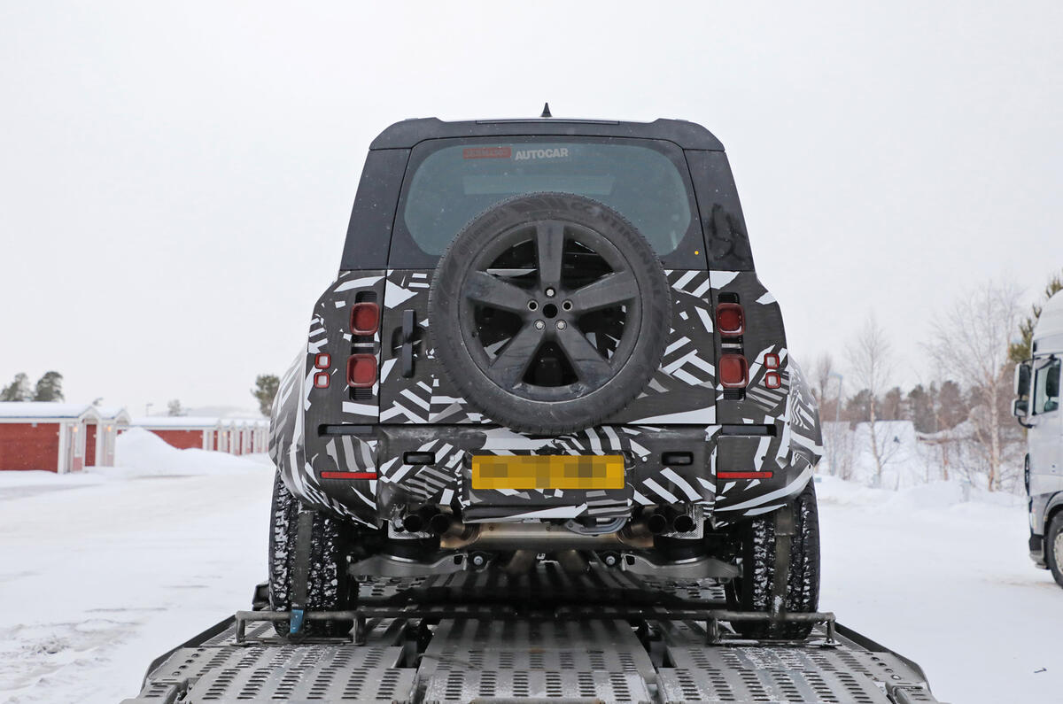 Land Rover Defender SVX main rear Land Rover Defender SVX main rear