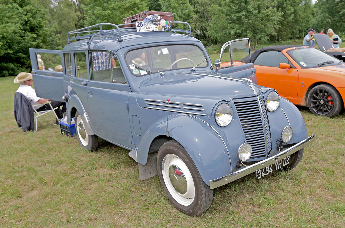 RENAULT JUVAQUATRE RENAULT JUVAQUATRE