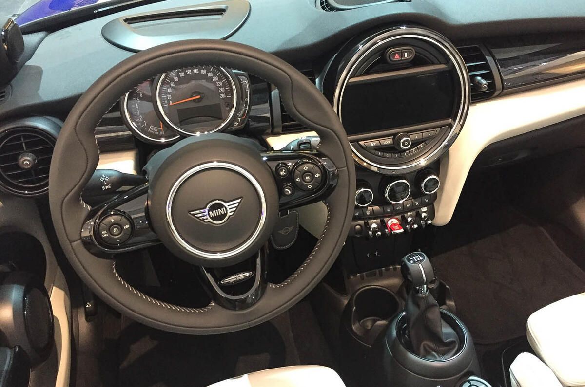 Facelifted Mini cabrio interior