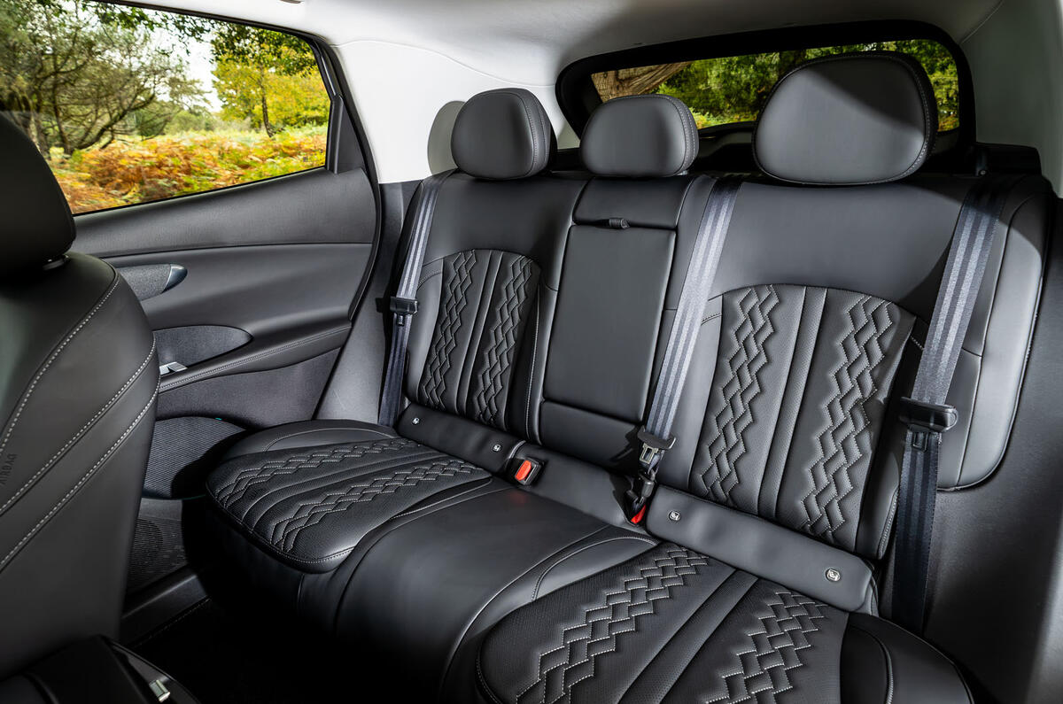 LEPAS L6 EV Interior   Rear