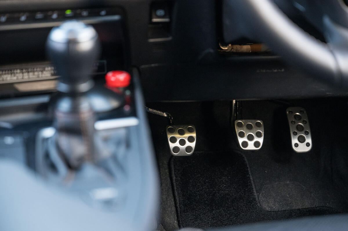 Lexus UX manual gearbox pedals Lexus UX manual gearbox pedals