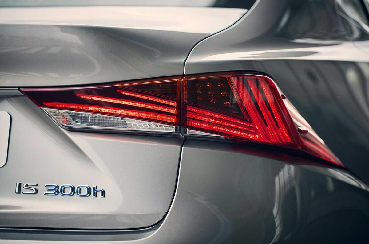 Facelifted Lexus IS