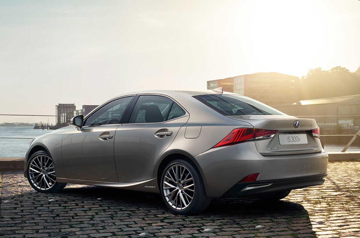 Facelifted Lexus IS