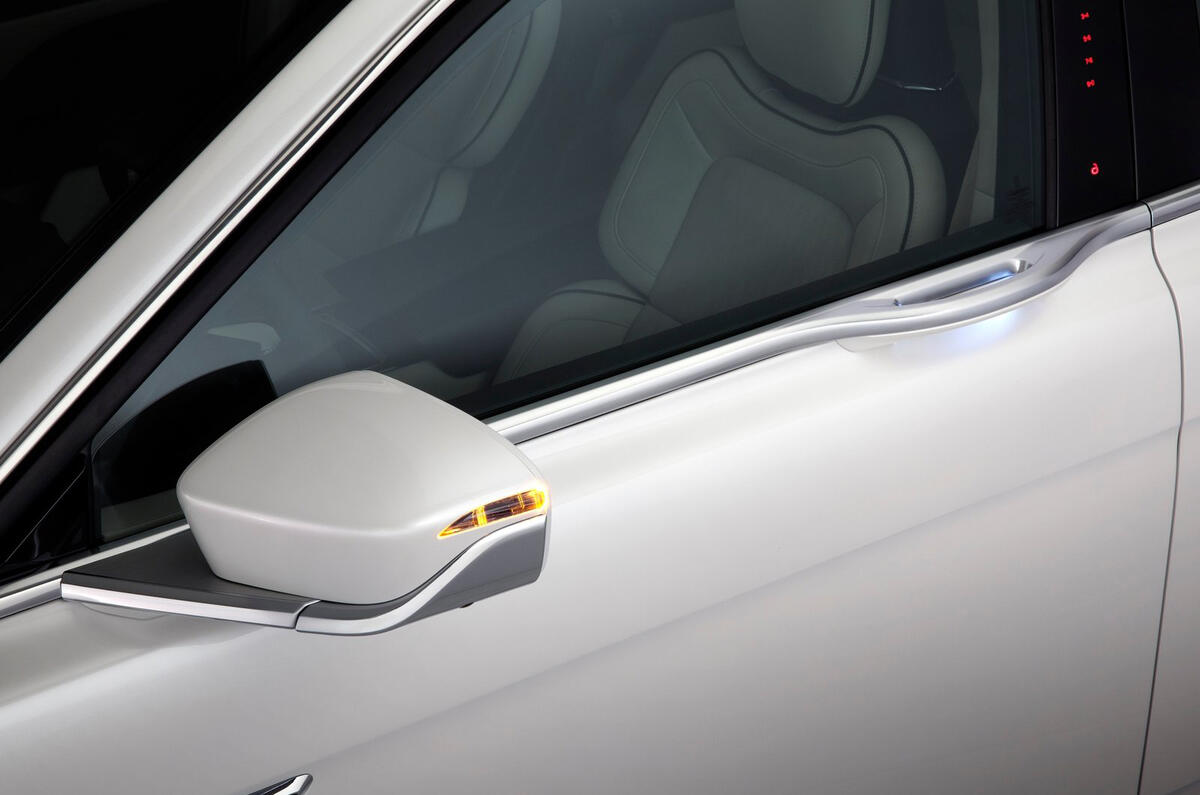 2017 Lincoln Continental Detroit show revealed