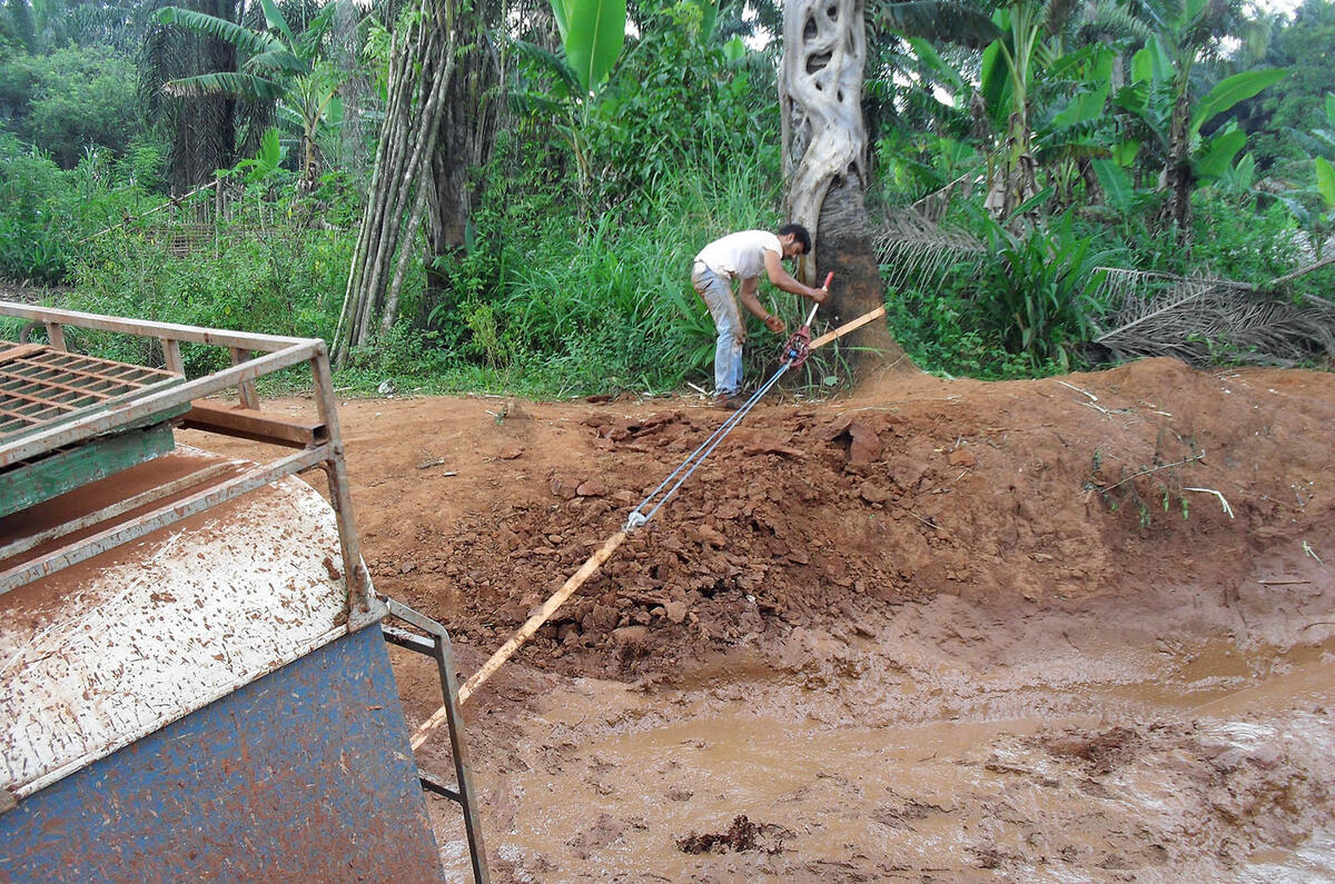 Land Rover Defender versus the Congo