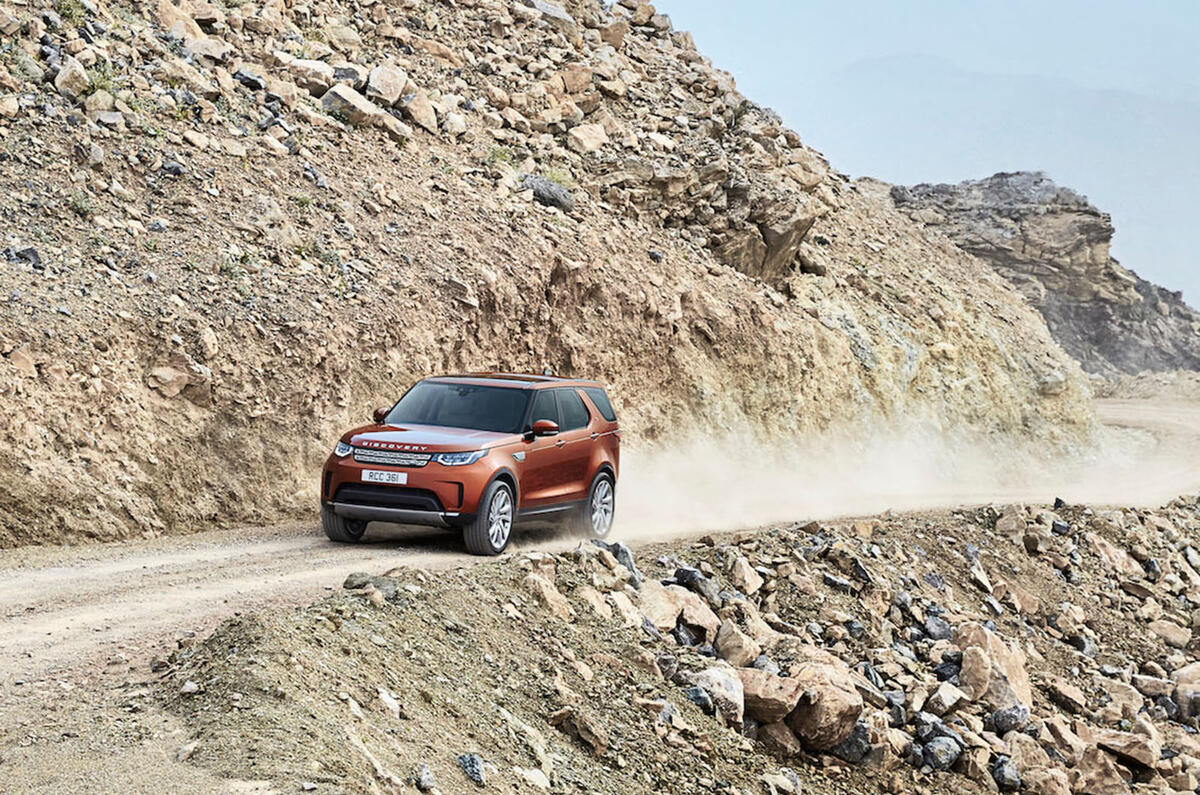 2017 Land Rover Discovery revealed in Paris