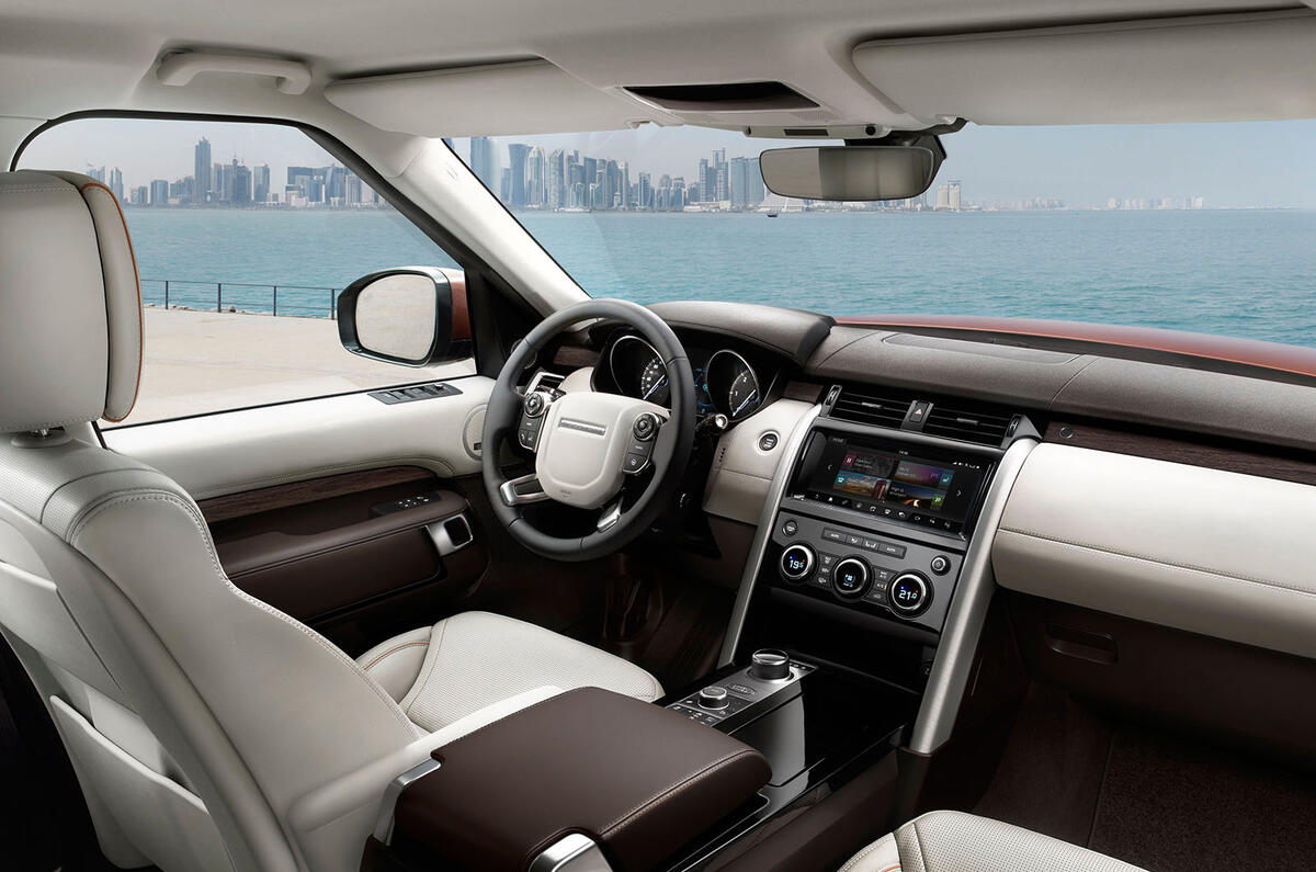 2017 Land Rover Discovery revealed in Paris