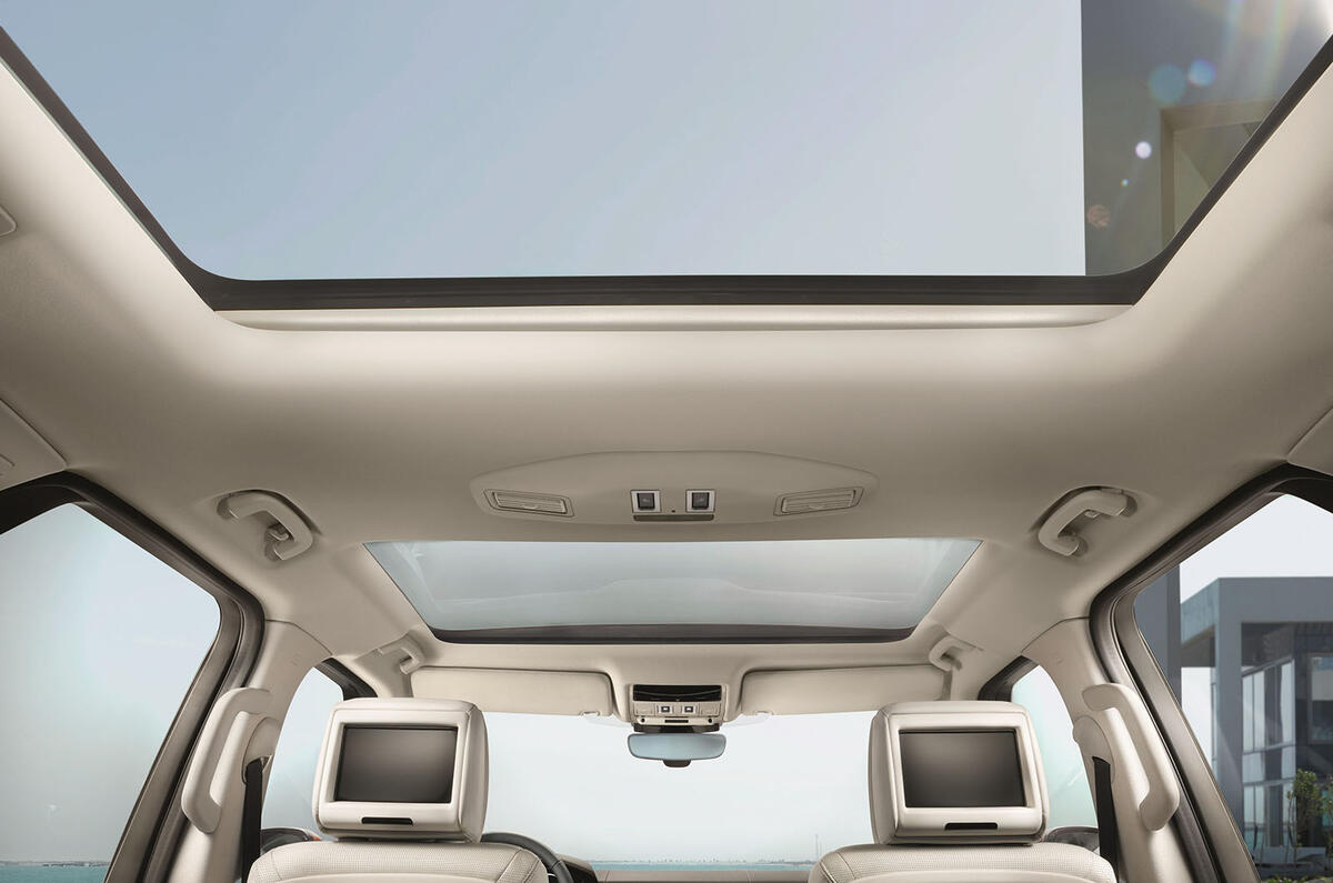 2017 Land Rover Discovery revealed in Paris