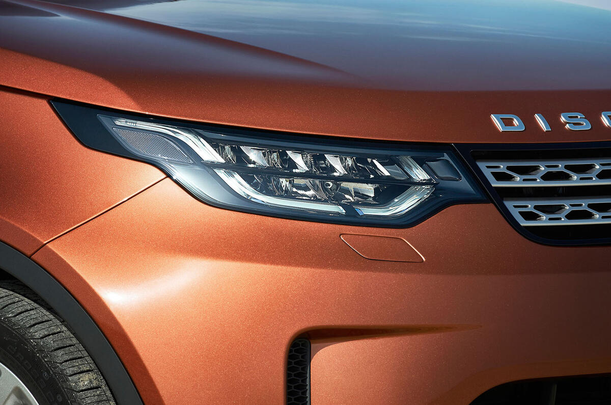 2017 Land Rover Discovery revealed in Paris