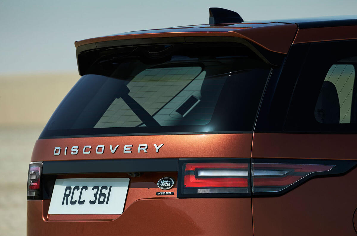 2017 Land Rover Discovery revealed in Paris
