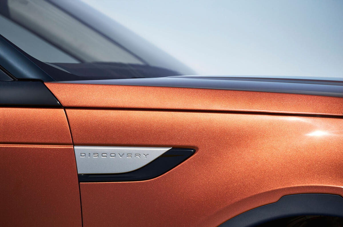 2017 Land Rover Discovery revealed in Paris