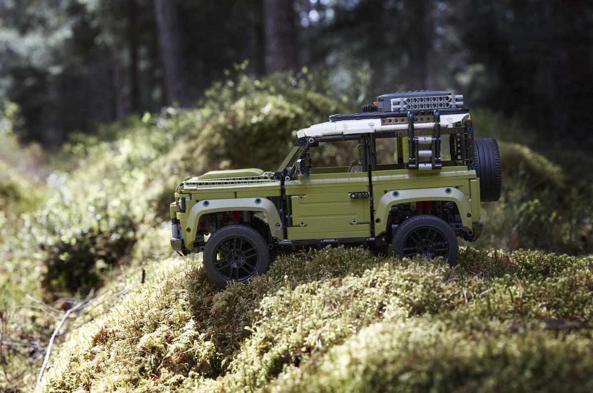 2019 Lego Land Rover Defender revealed