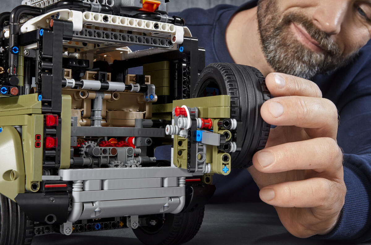 2019 Lego Land Rover Defender revealed