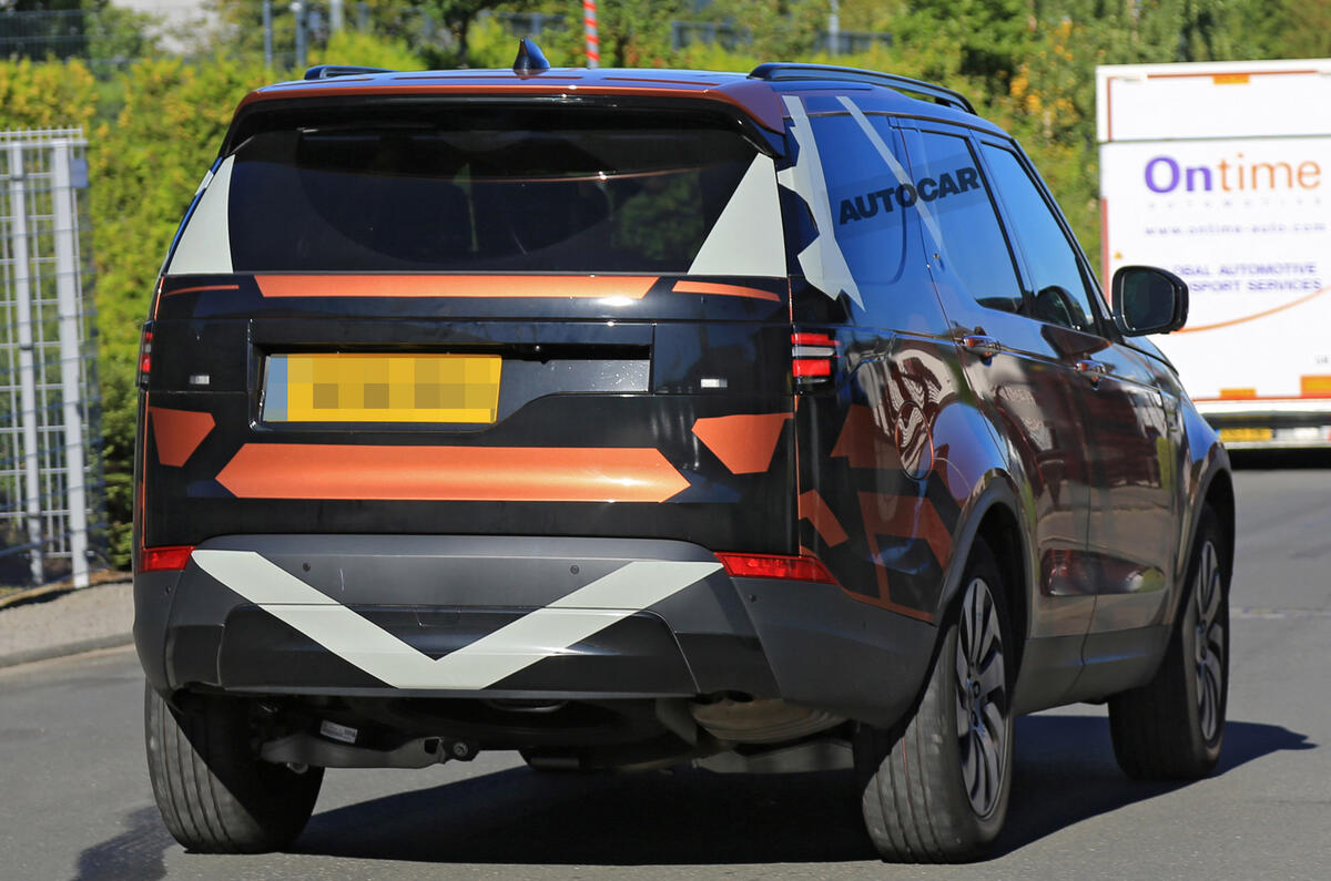 Land Rover Discovery spied with little disguise