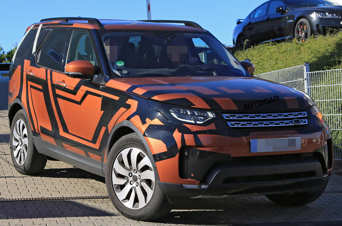 Land Rover Discovery spied with little disguise