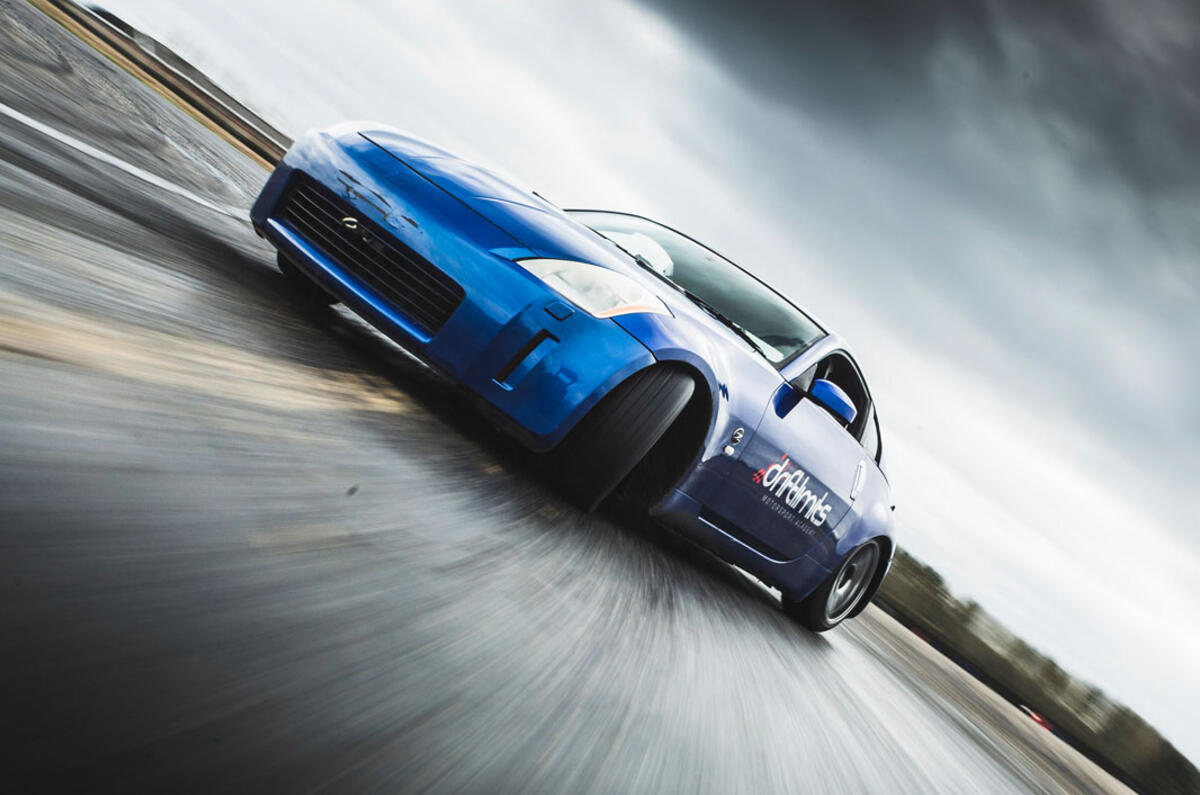 Learning how to drift - Nissan 350Z front