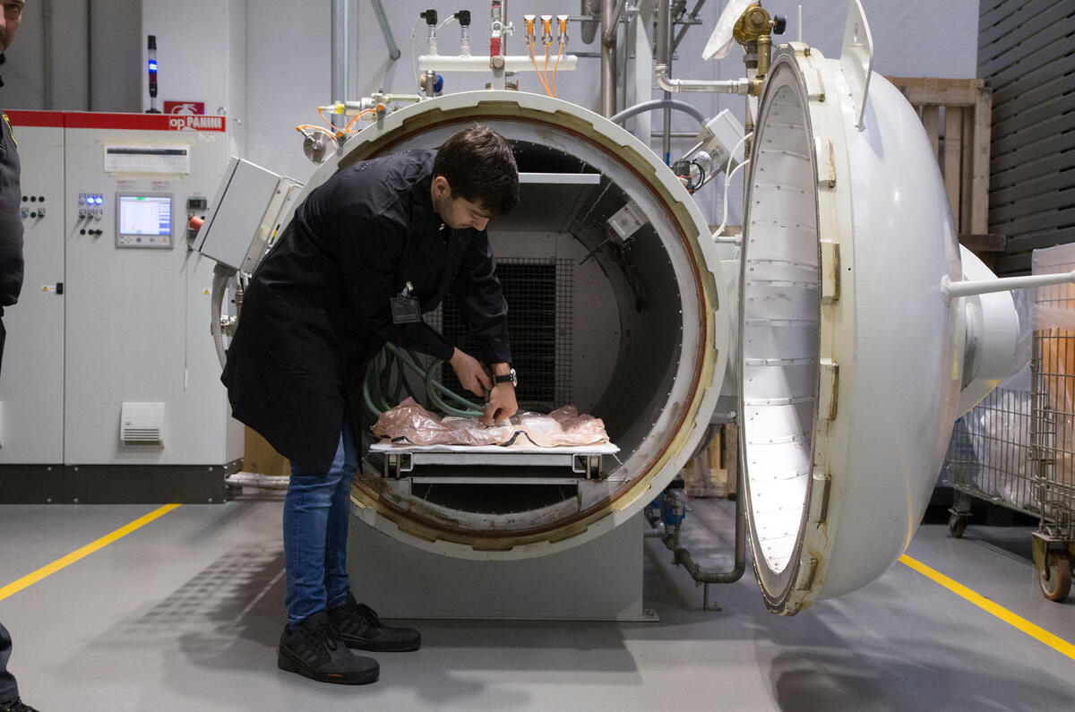 How to repair a crashed Lamborghini Aventador’s carbonfibre monocoque