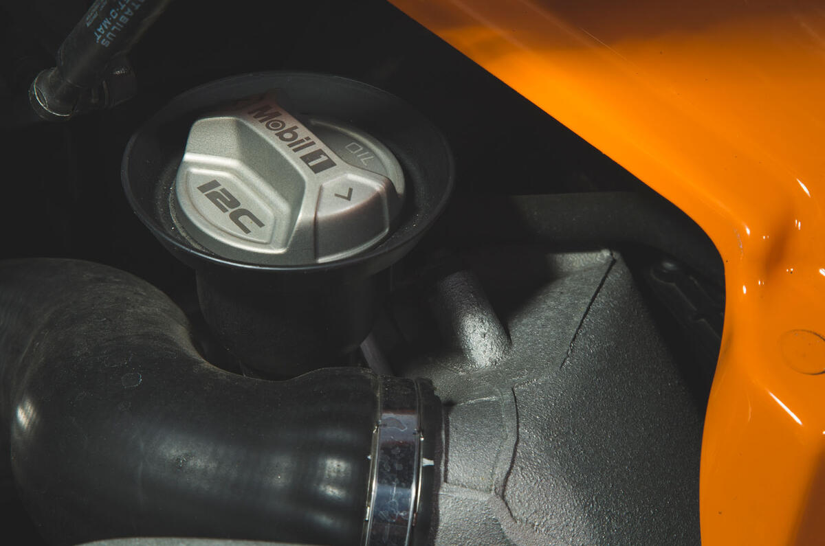 2011 McLaren MP4-12C 2011 McLaren MP4-12C
