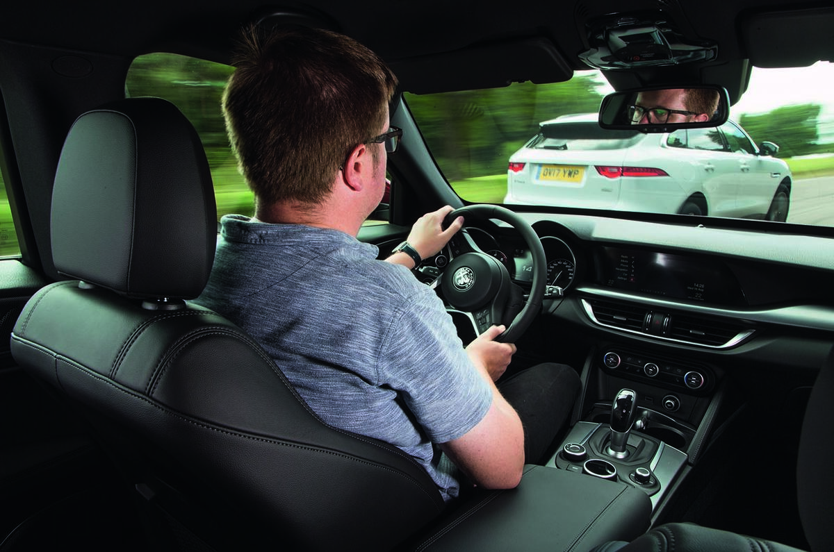 Alfa Romeo Stelvio vs Jaguar F-Pace