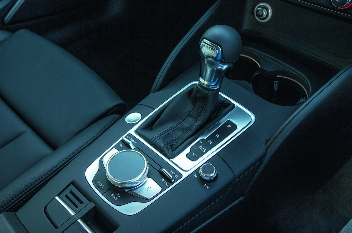 Audi A3 Sportback e-tron gears