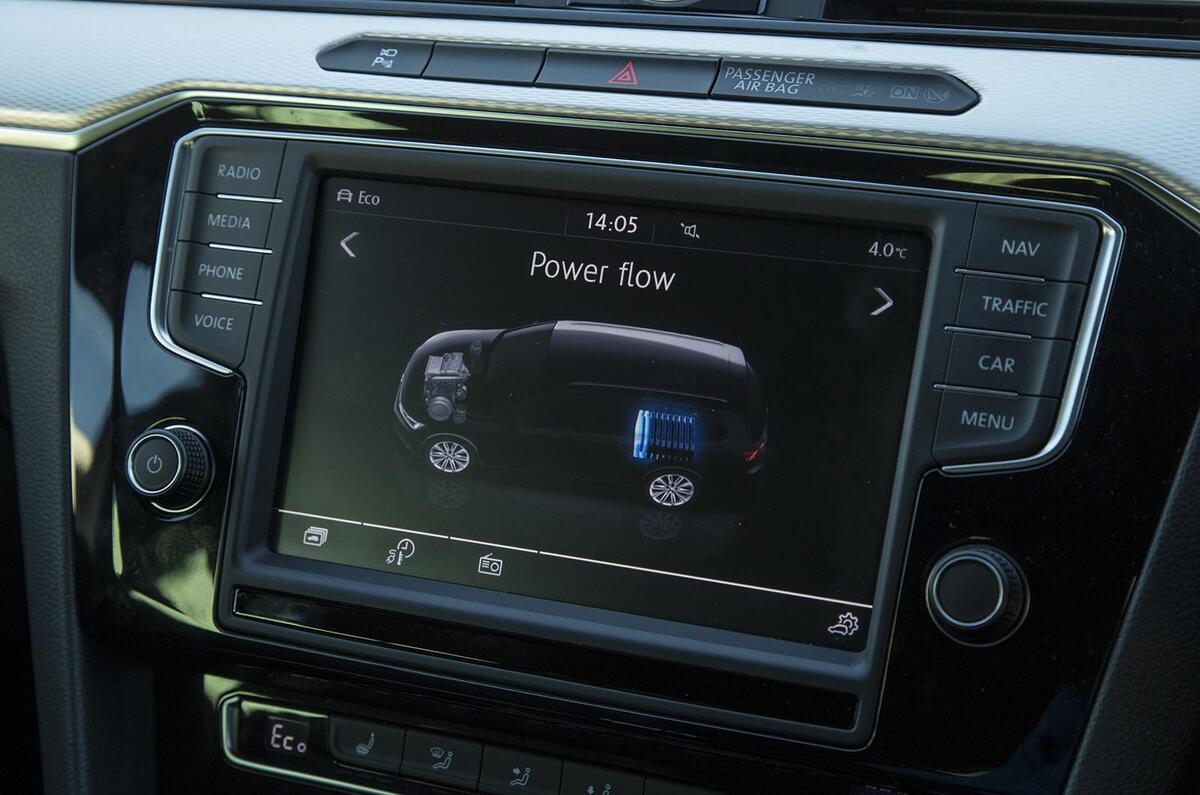 Volkswagen Passat GTE Estate infotainment