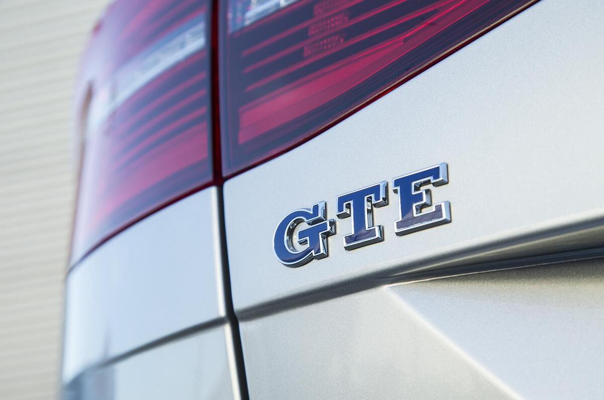 Volkswagen Passat GTE Estate badge