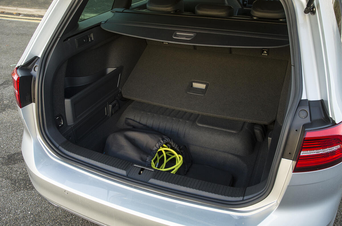 Volkswagen Passat GTE Estate boot