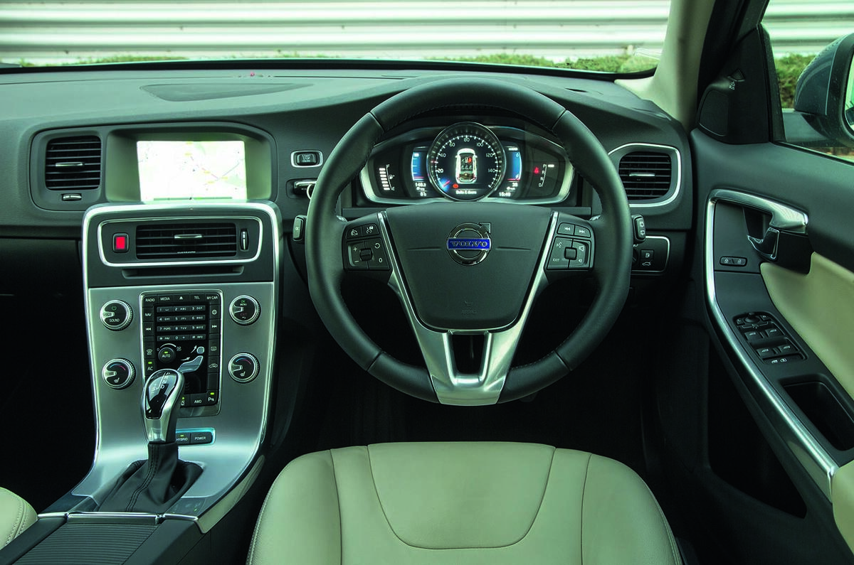 Volvo V60 D5 Twin Engine SE Nav interior