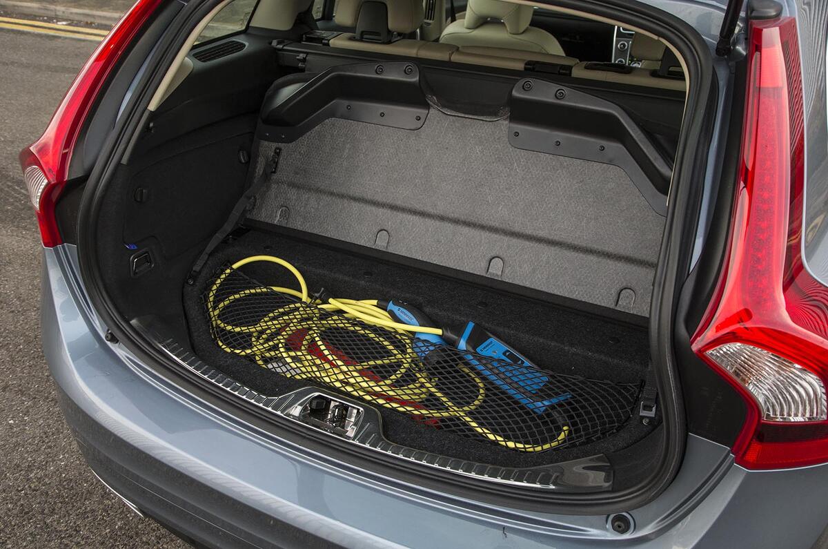 Volvo V60 D5 Twin Engine SE Nav boot