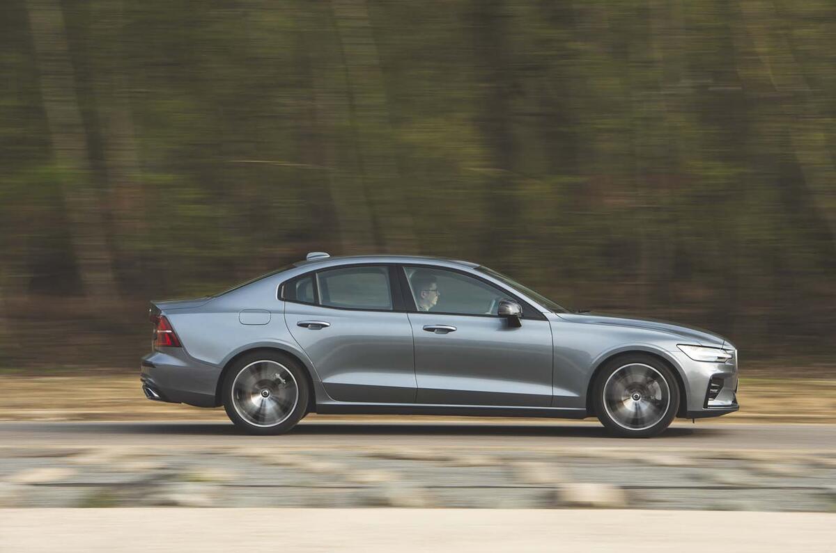 Volvo S60 vs Kia Stinger vs Peugeot 508 vs Alfa Romeo Giulia