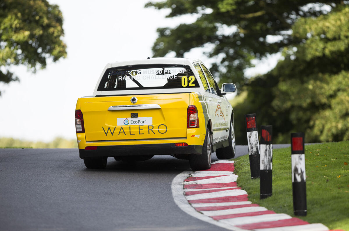 Ssangyong Musso racing