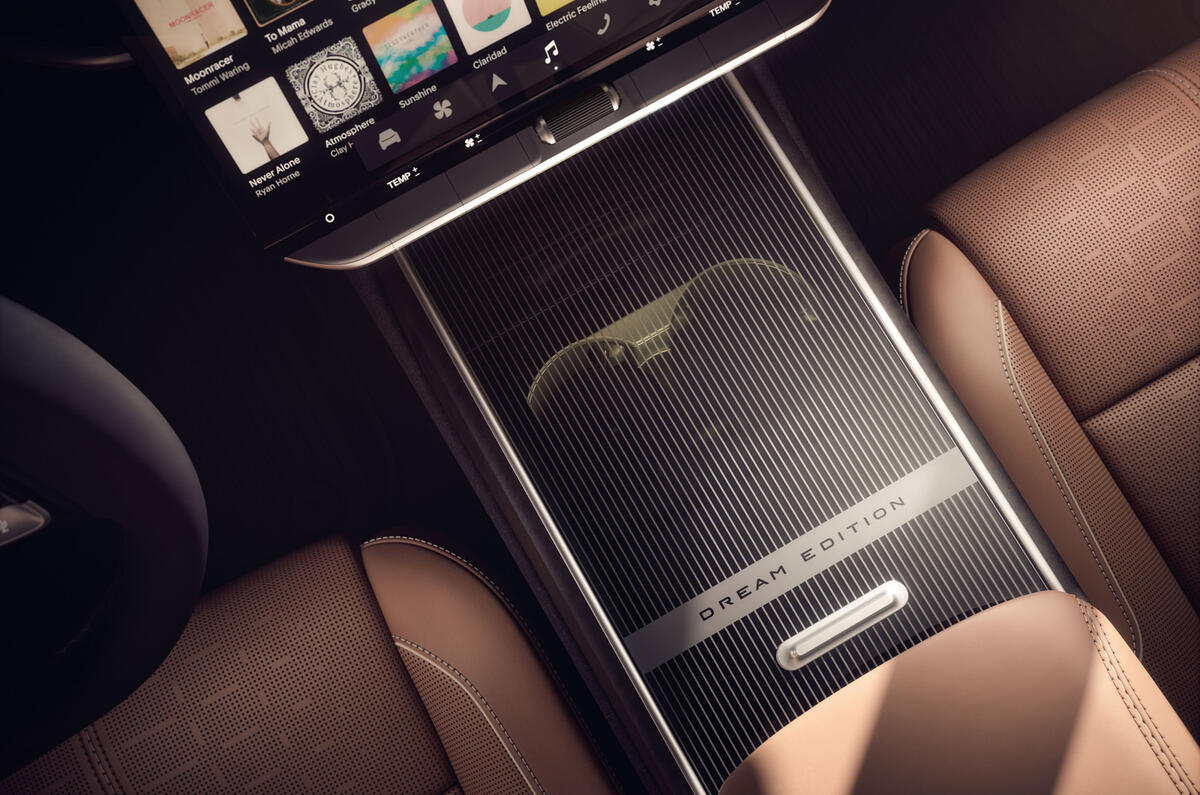 Lucid Gravity centre console screen Lucid Gravity centre console screen