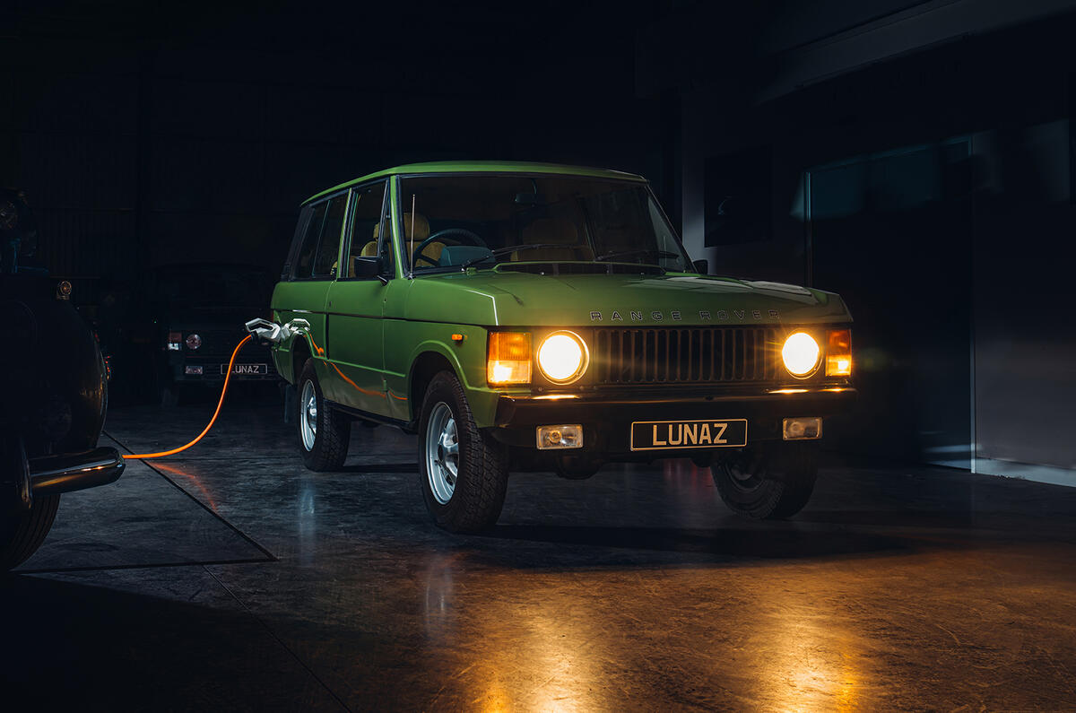 LUNAZ   ELECTRIC RANGE ROVER CLASSIC front