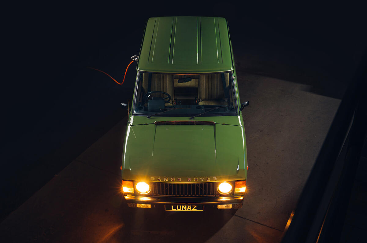 LUNAZ   ELECTRIC RANGE ROVER CLASSIC aerial