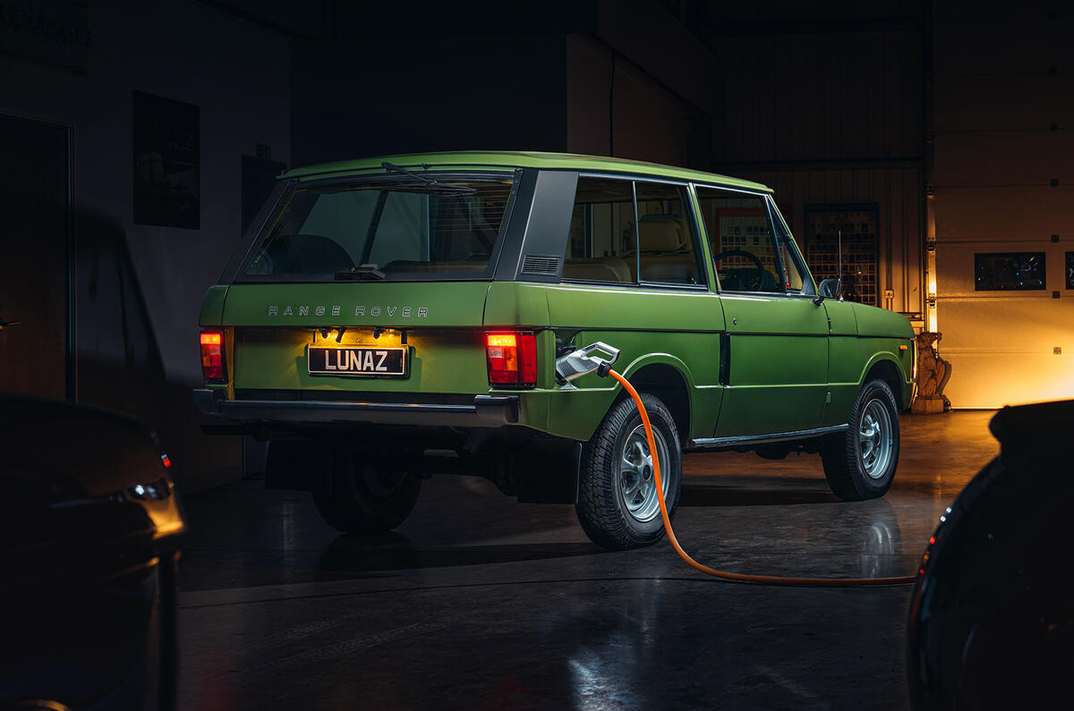 LUNAZ   ELECTRIC RANGE ROVER CLASSIC rear