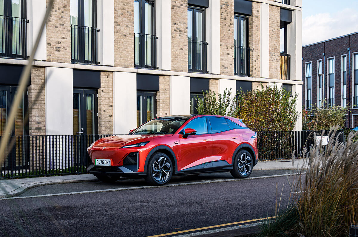 An orange Changan Deepal S07 parked in a modern city viewed from the front three-quarter