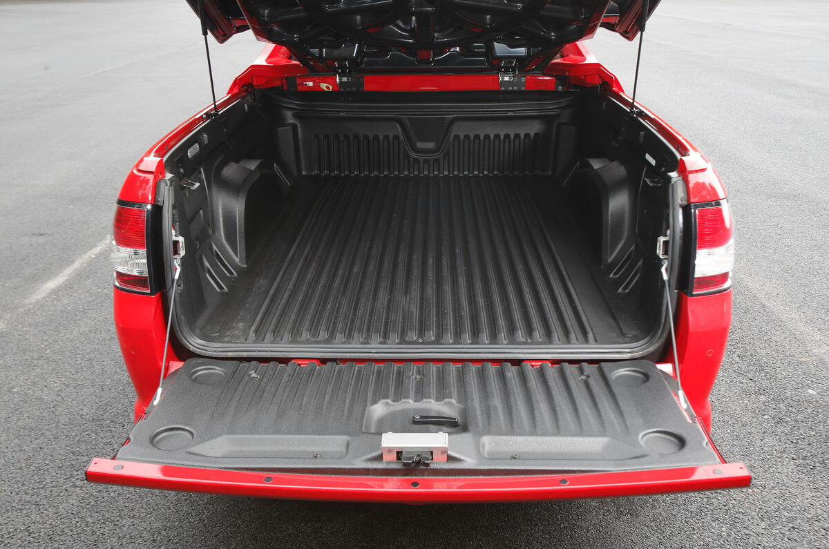 Vauxhall Maloo vs Audi RS6 vs Range Rover Sport SVR