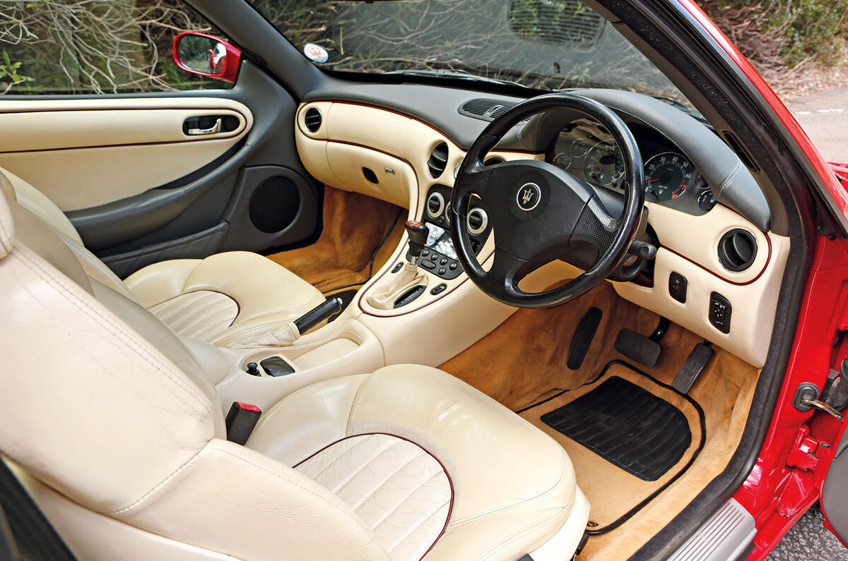 Maserati 3200GT interior