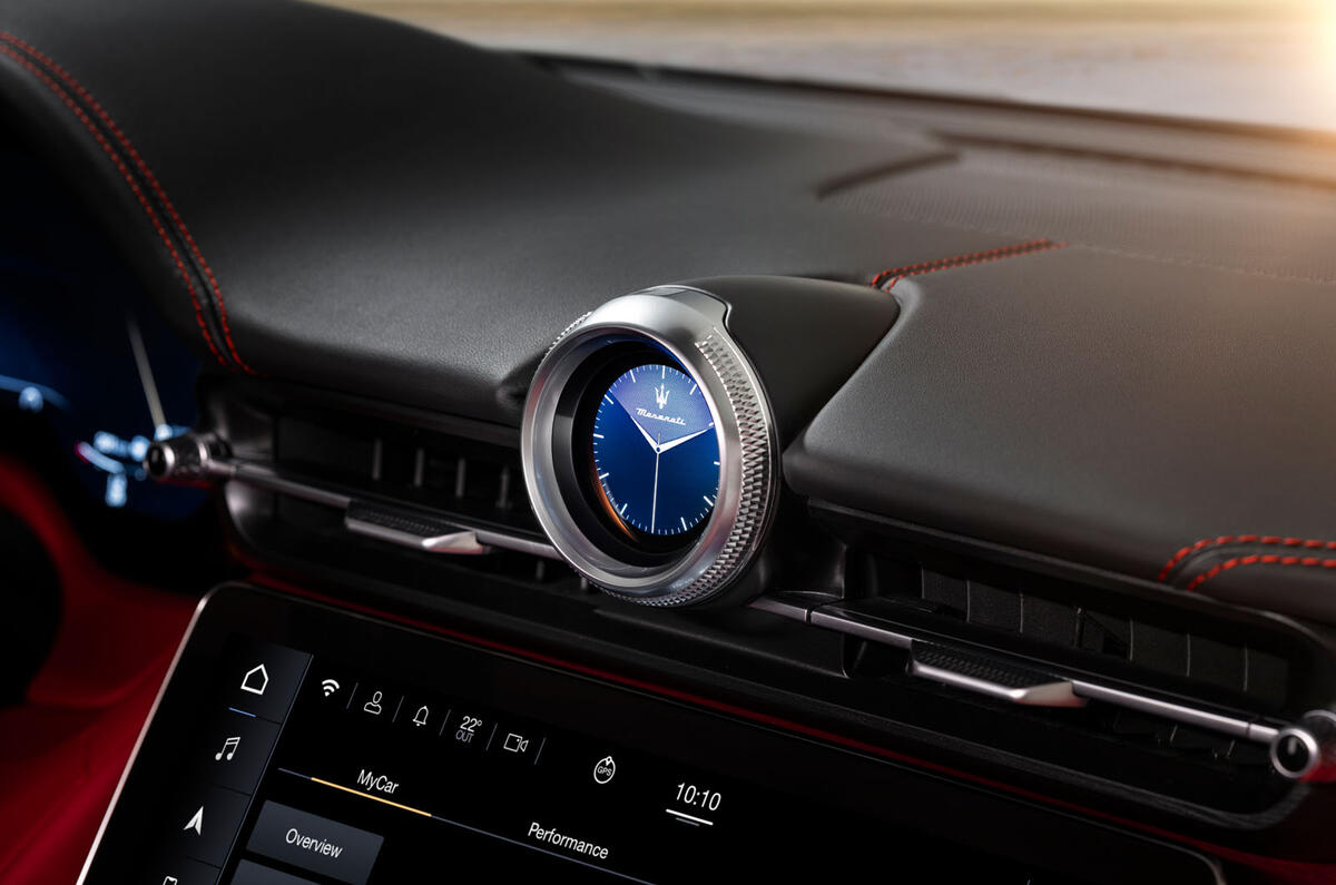 Maserati Grancabrio 2024 dashboard clock