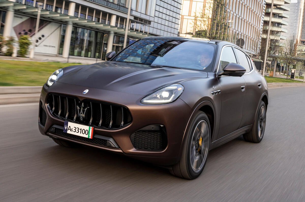 Maserati Grecale GT 2023 front quarter tracking