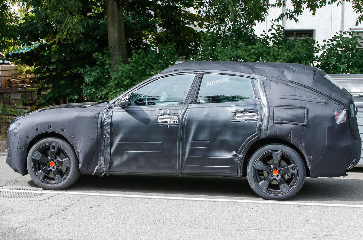 Maserati Levante spy photo