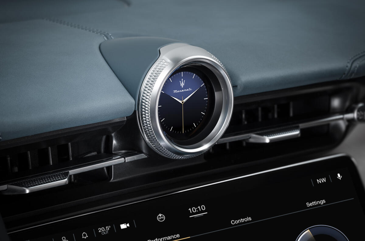 Maserati Grancabrio Folgore interior clock Maserati Grancabrio Folgore interior clock