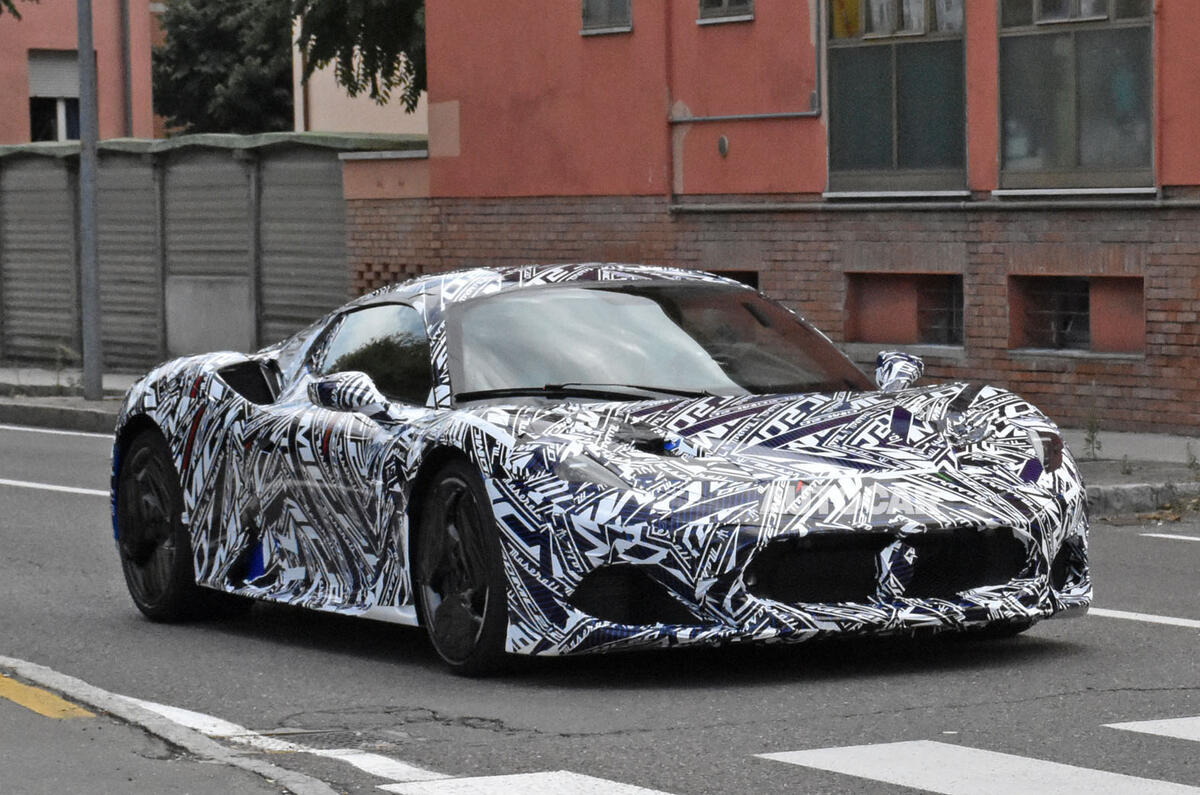 Maserati MC20 spy photos - front right Maserati MC20 spy photos - front right