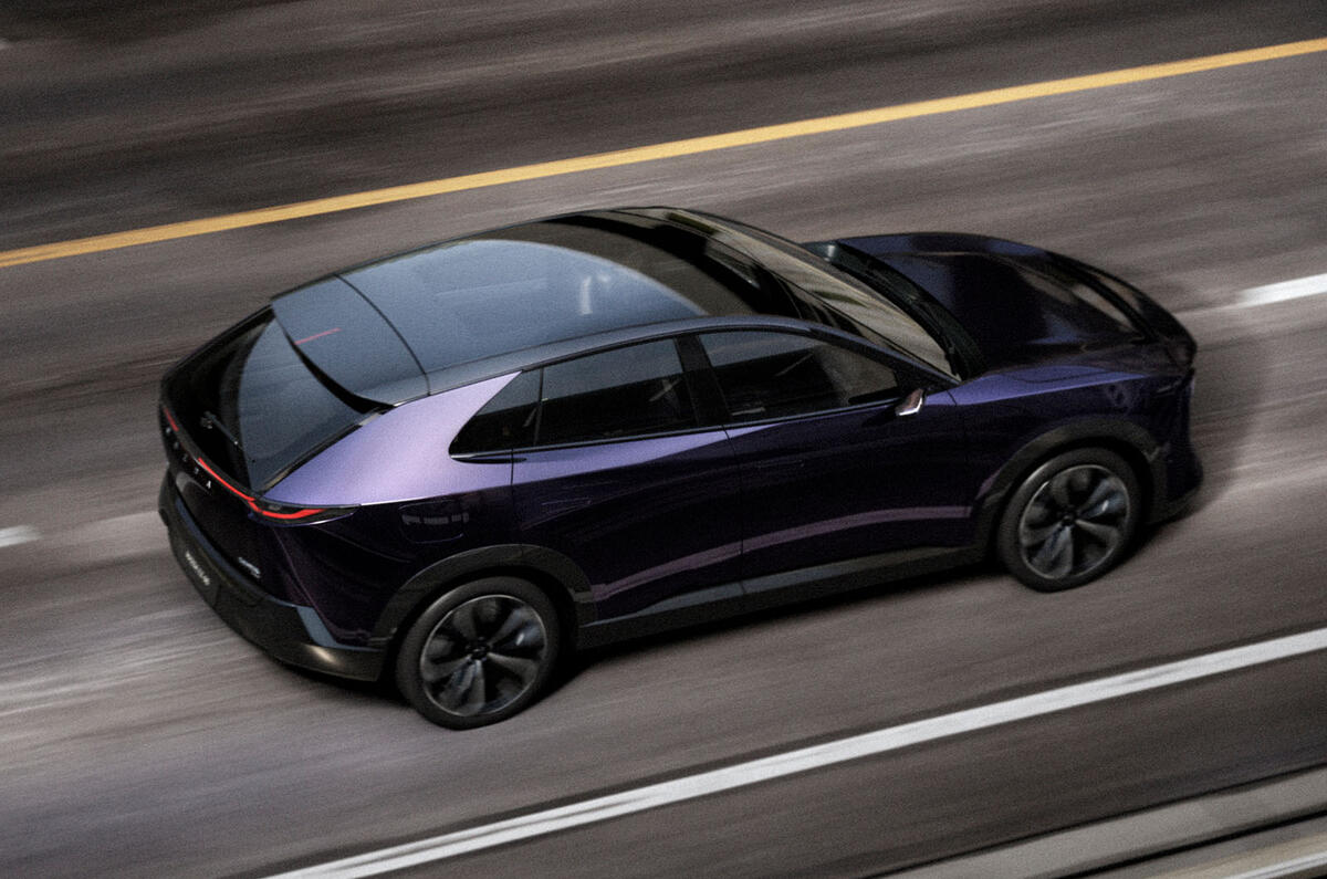 Mazda EZ 60 rear quarter tracking roof Mazda EZ 60 rear quarter tracking roof