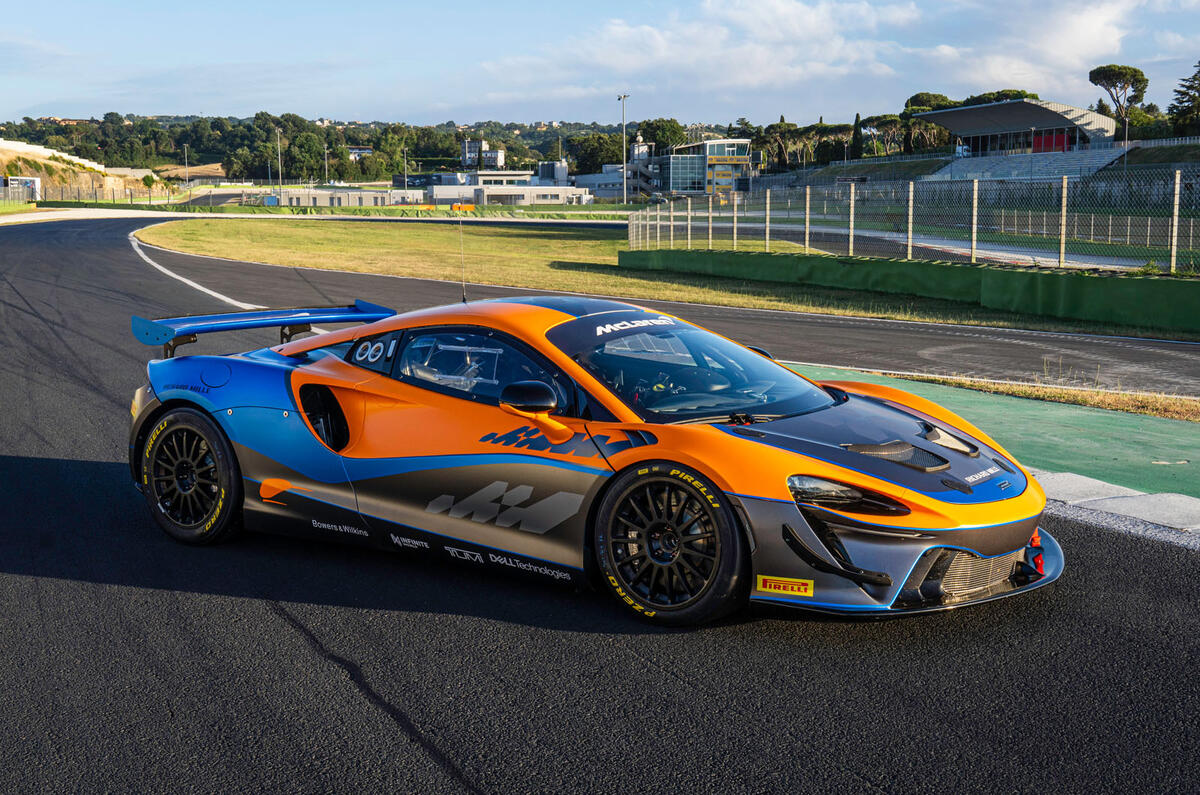 McLaren Artura GT4 side front McLaren Artura GT4 side front
