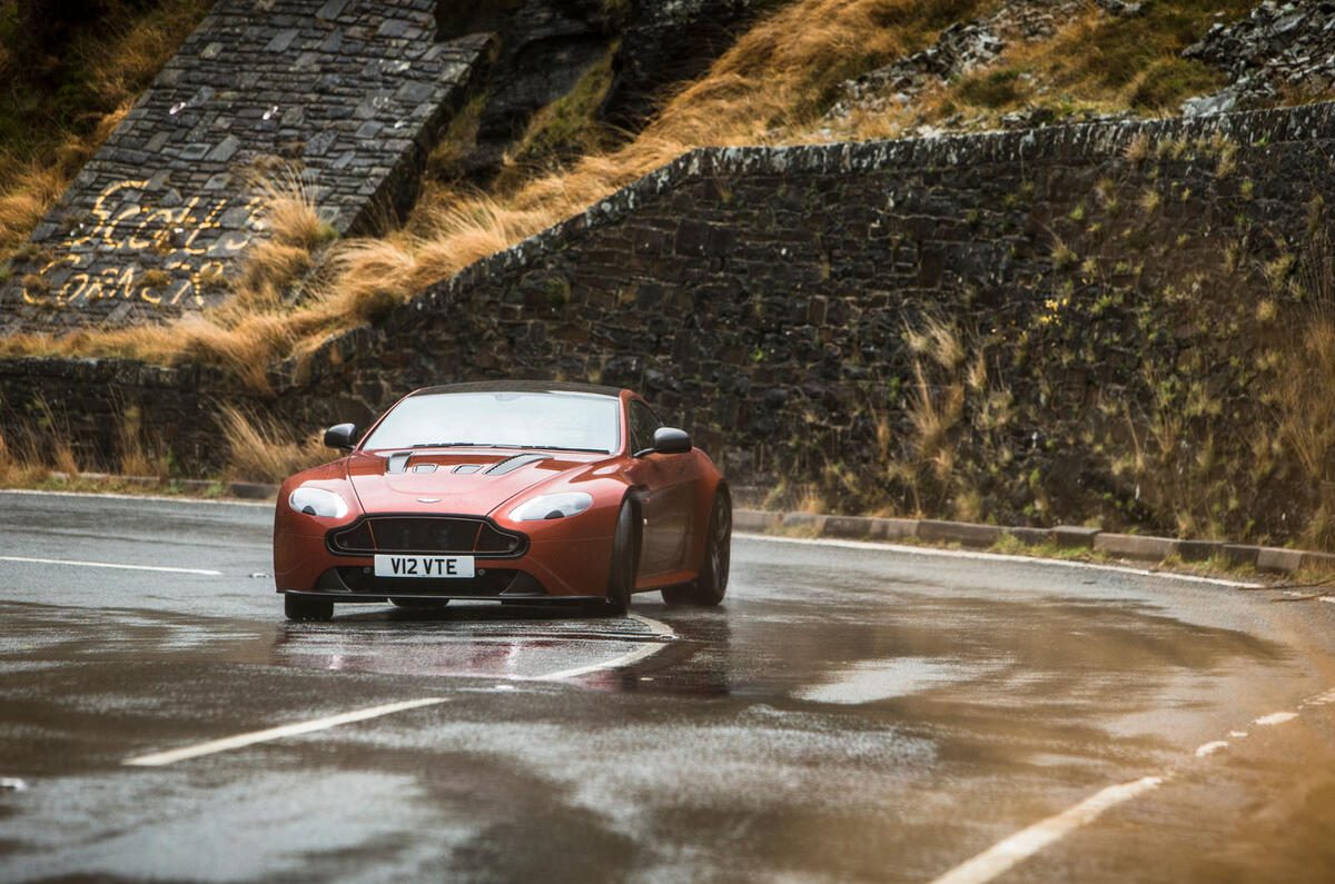 Aston Martin V12 Vantage