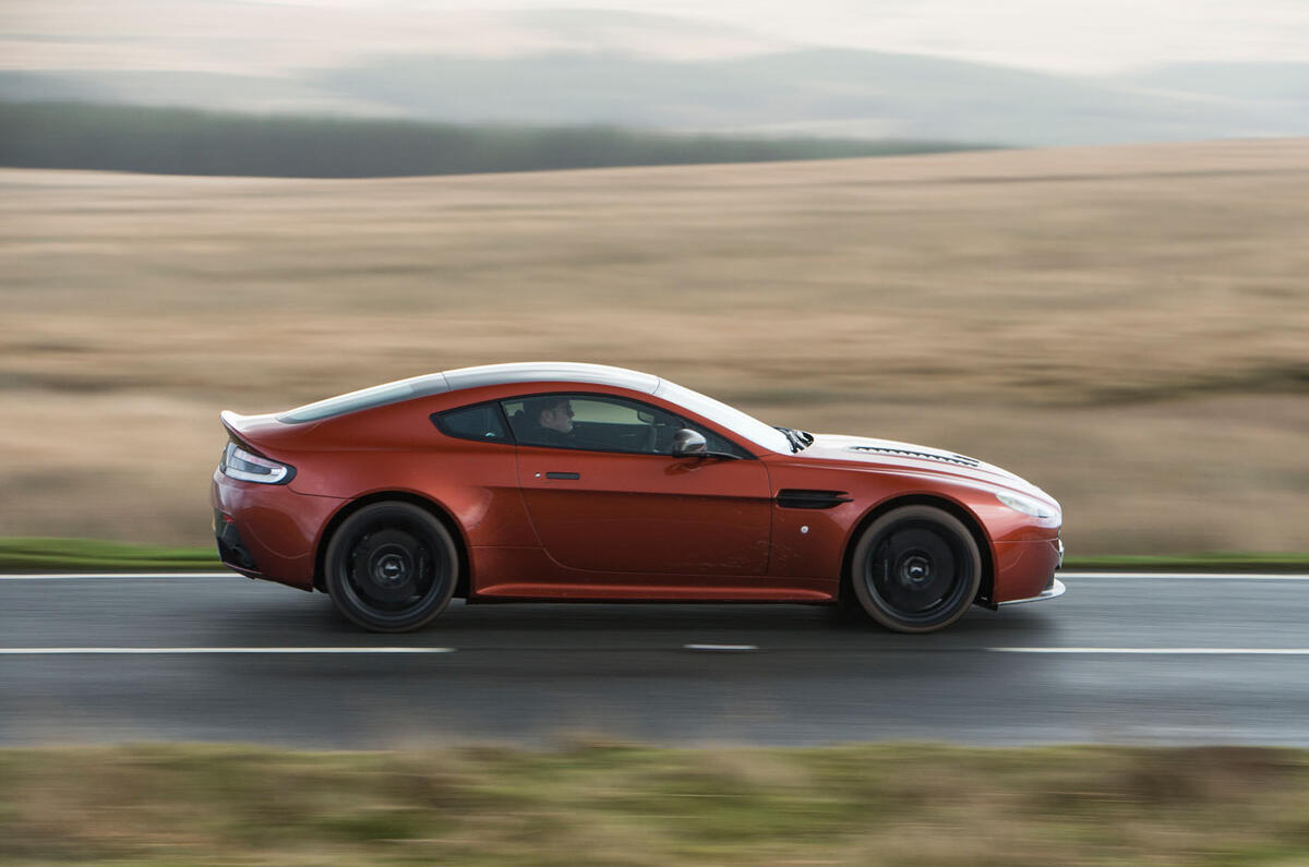 Aston Martin V12 Vantage