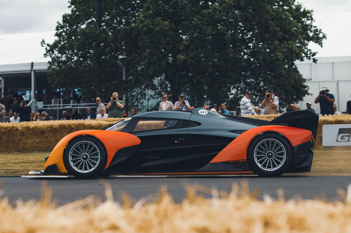 mclaren solus gt side tracking mclaren solus gt side tracking