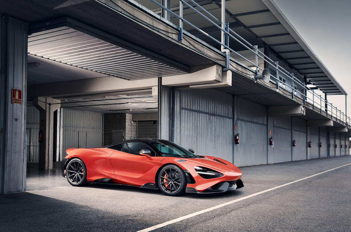2020 McLaren 765LT - pit lane 2020 McLaren 765LT - pit lane